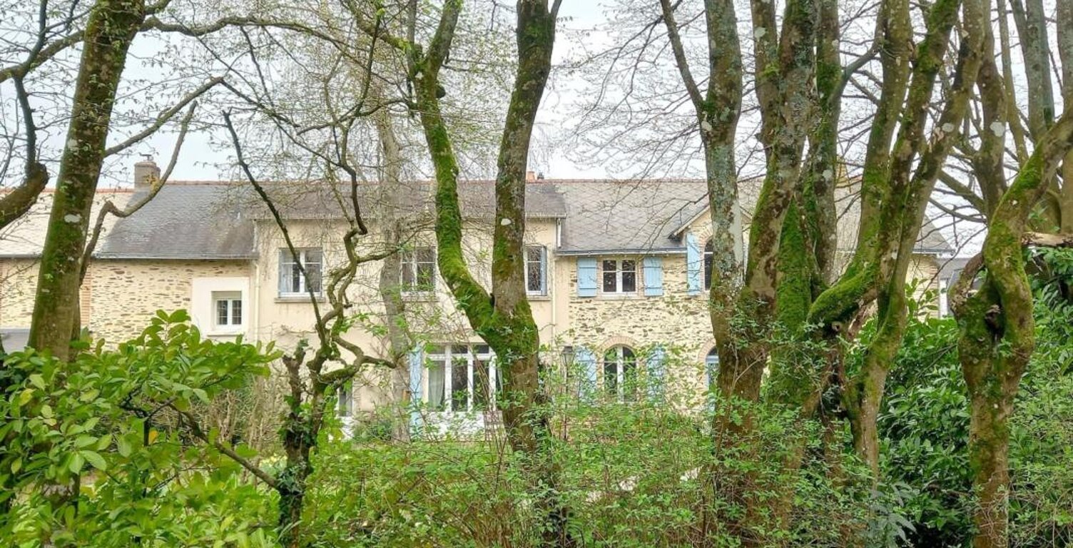 Maison de caractère 180m² – 1,35 hectare de nature aux portes de Laval (Bonchamp) — photo 1
