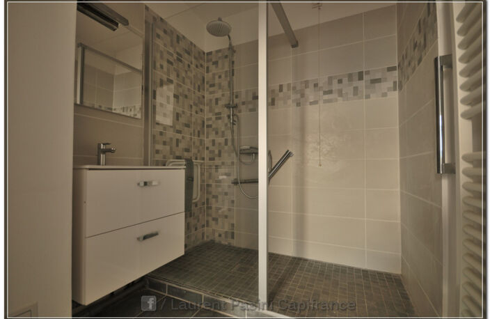Appartement T2 43 m² à vendre — Résidence Seniors Services Les Hespérides, Cours Bosquet, hyper centre de Pau — photo 2