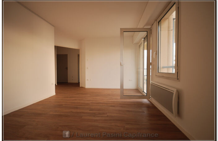 Appartement T2 43 m² à vendre — Résidence Seniors Services Les Hespérides, Cours Bosquet, hyper centre de Pau — photo 3