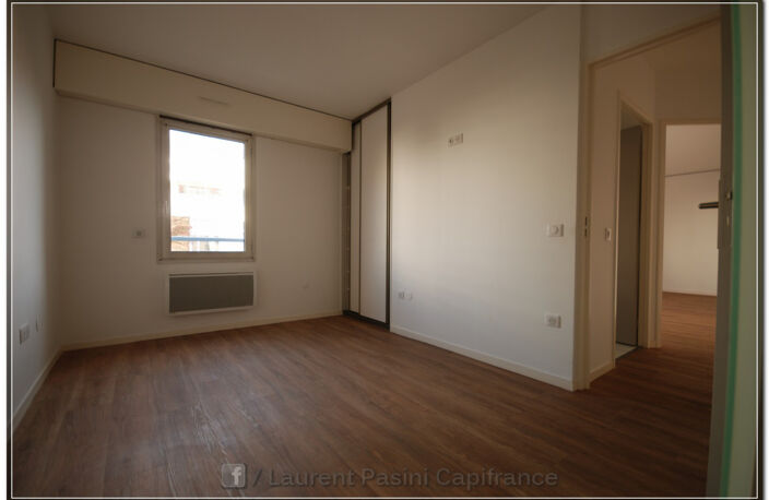 Appartement T2 43 m² à vendre — Résidence Seniors Services Les Hespérides, Cours Bosquet, hyper centre de Pau — photo 5