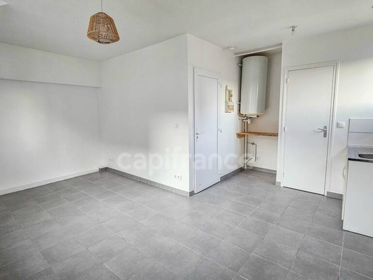 Appartement totalement rénové avec place de parking privative à vendre 1 pièces ETRECHY (91) — photo 1