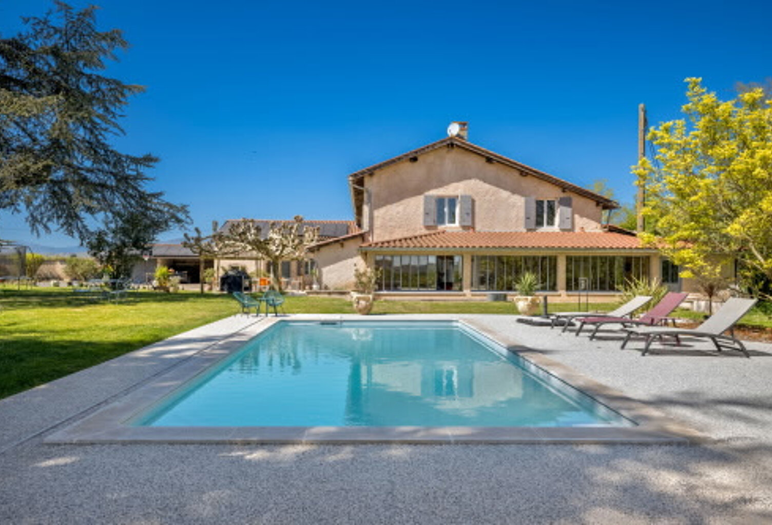 PROPRIETE 12 PIECES - 486M2 - IDEAL CHAMBRES D HOTES - BELLE — photo 1