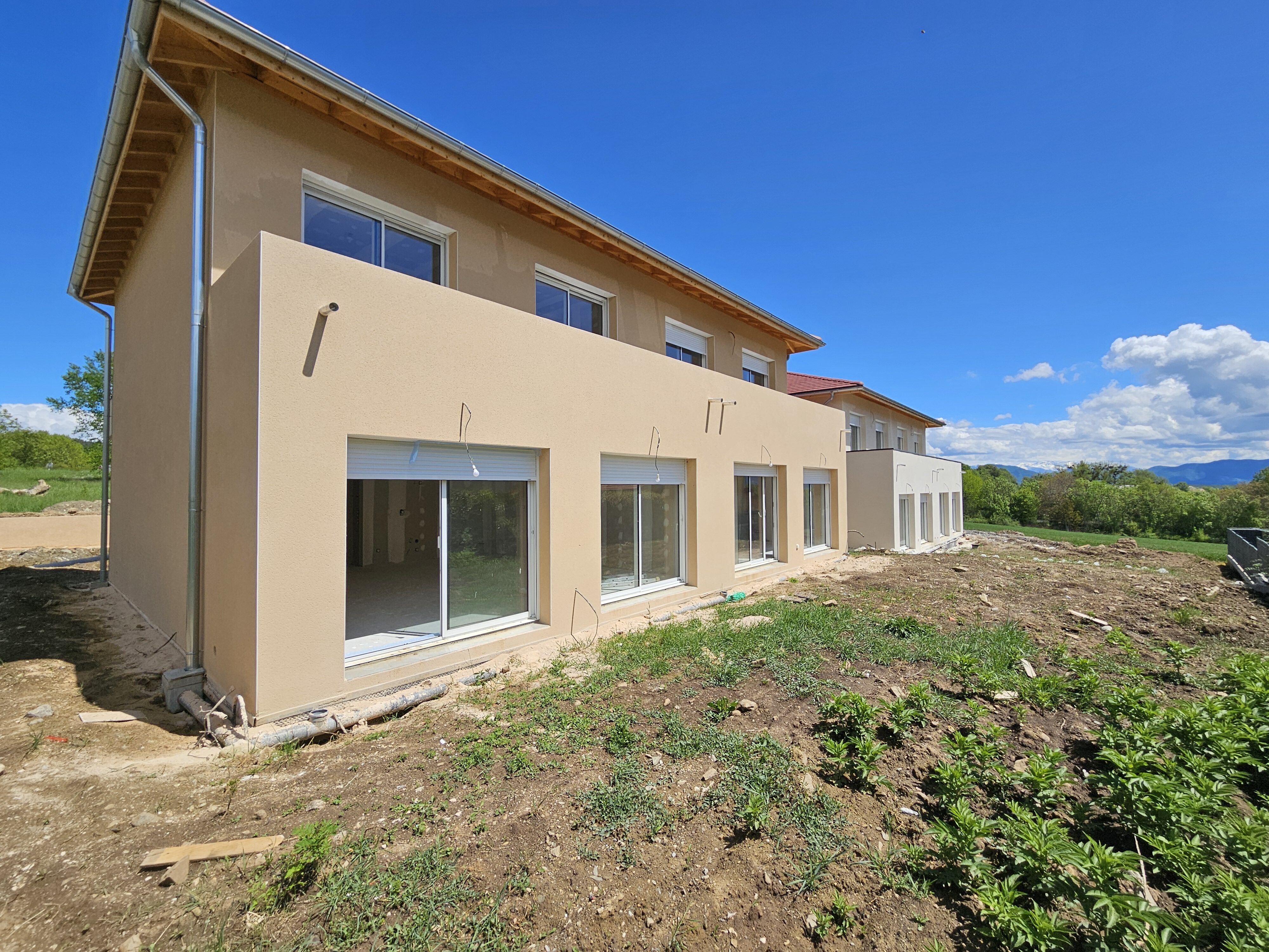 LA FREISSINOUSE - MAISON T4 MITOYENNE DE 93m2 env. AVEC JARDIN ET GARAGE