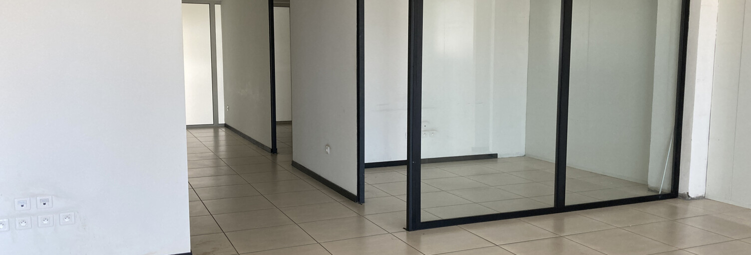 Commerce  140 m² à louer à Saint-Pierre (97410)