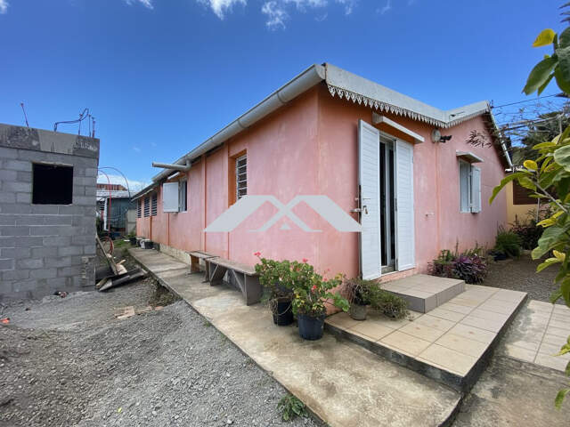 Maison T4 à fort potentiel  Les Trois-Bassins — photo du bien