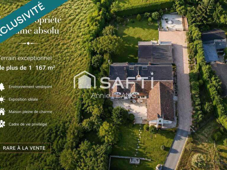 À seulement 7 minutes à pied du centre-ville de Montévrain, cette exceptionnelle maison de caractère de 244 m² est nichée au cœur d'un magnifique terrain paysager de 1 167 m². — photo 1