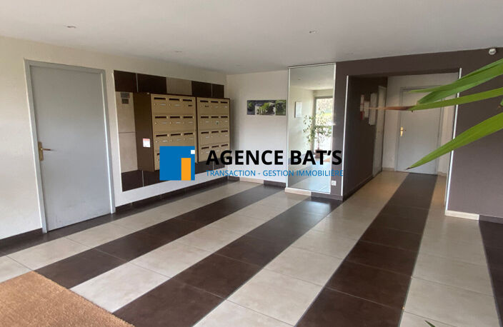 Appartement Roche La Moliere 2 pièce(s) 51 m2 — photo 2