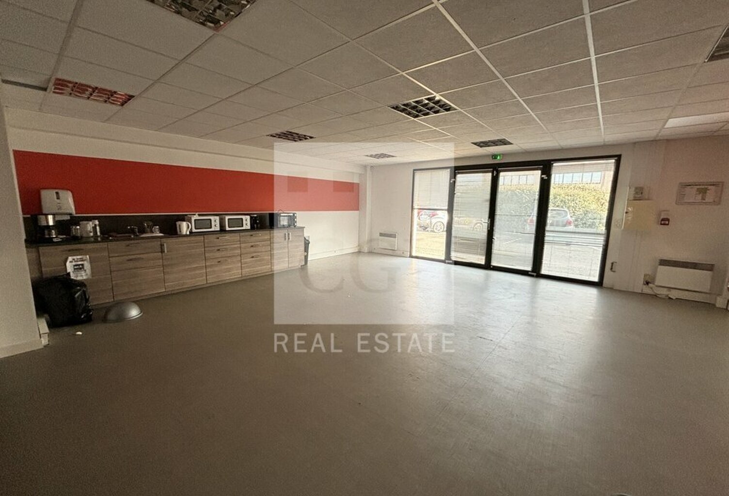 BUREAUX à LOUER — photo 1
