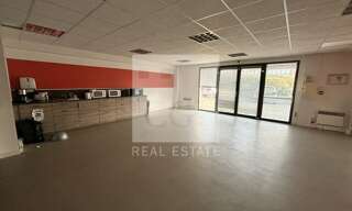 Bureau  228 m² à louer à Bron (69500)