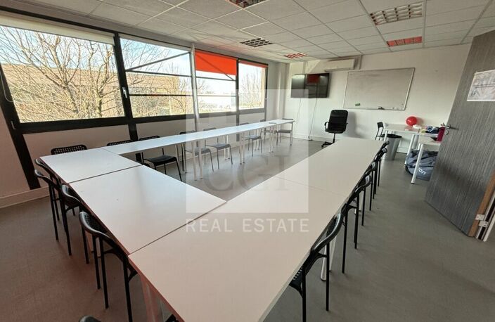 BUREAUX à LOUER — photo 3