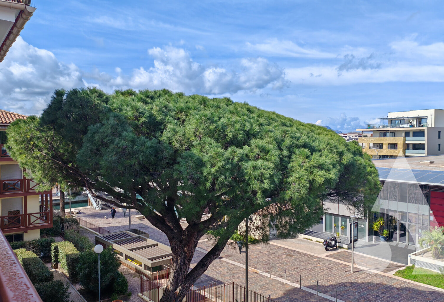 PORT FREJUS-DERNIER ETAGE T2 BIS AVEC GARAGE — photo 1