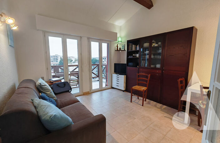 PORT FREJUS-DERNIER ETAGE T2 BIS AVEC GARAGE — photo 3