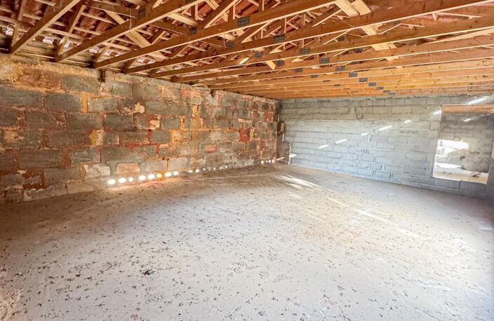 Chai en pierre ,Rénovation complète  200 m² à aménager , 4 plateaux de 50 m² ,  jardin avec stationnements — photo 3