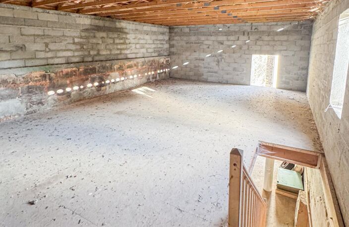 Chai en pierre ,Rénovation complète  200 m² à aménager , 4 plateaux de 50 m² ,  jardin avec stationnements — photo 4
