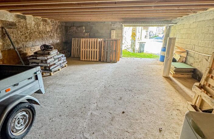 Chai en pierre ,Rénovation complète  200 m² à aménager , 4 plateaux de 50 m² ,  jardin avec stationnements — photo 5
