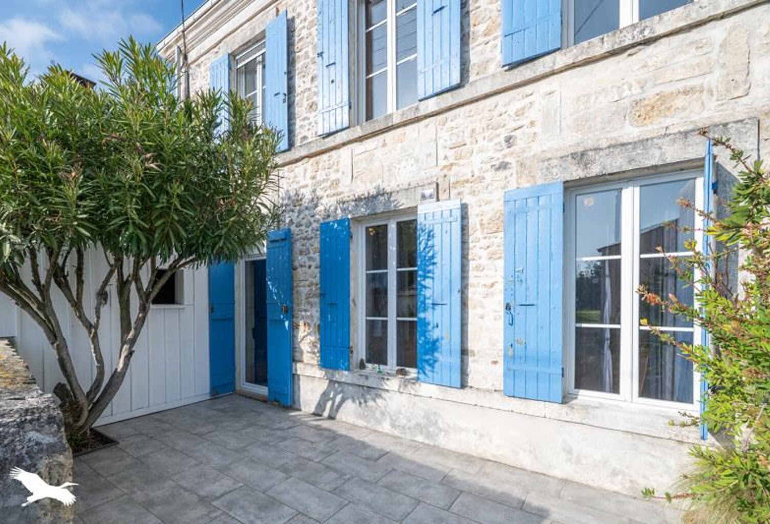 Maison en pierre de 3 pièces principales — photo 1