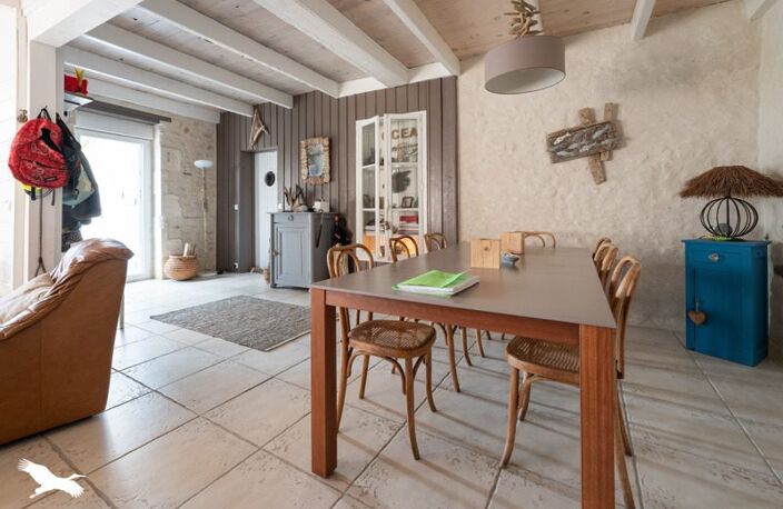 Maison en pierre de 3 pièces principales — photo 2