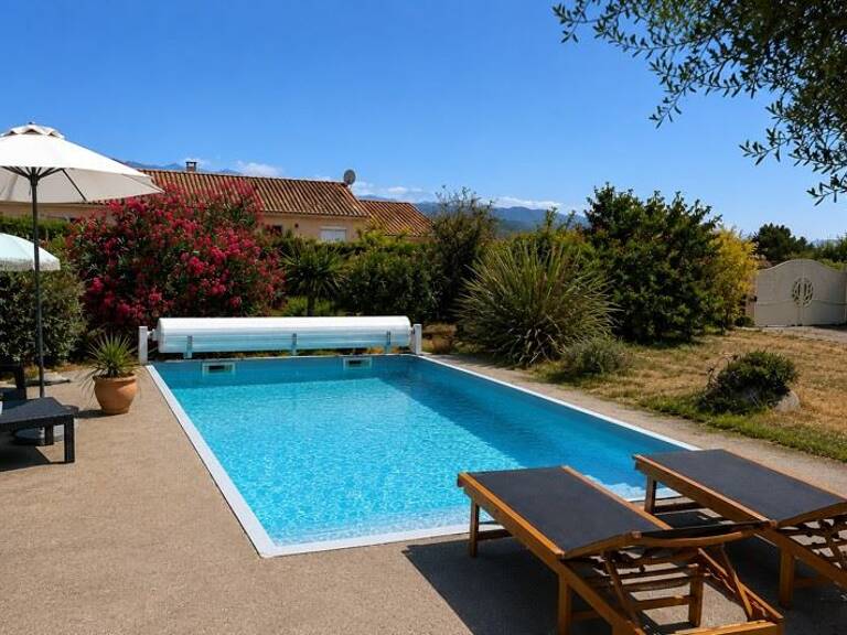 Villa de 6 pièces principales — photo 1