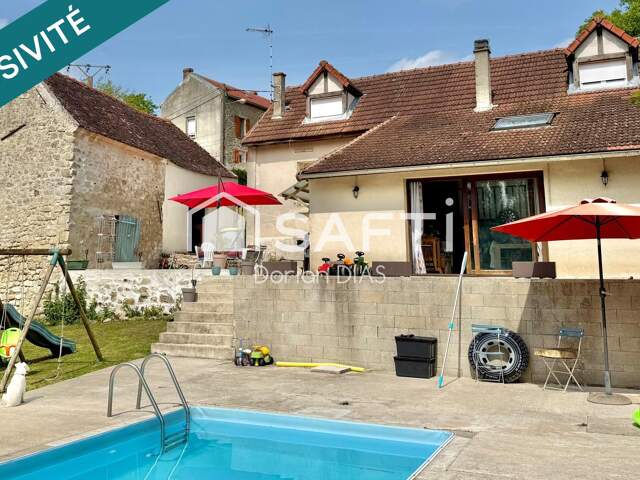 Vue dégagée, piscine chauffée et grands volumes — photo du bien
