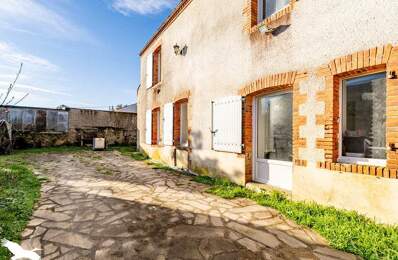 Maison en pierre de 7 pièces principales — photo du bien