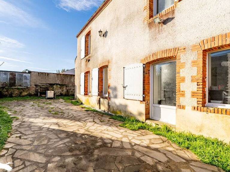 Maison en pierre de 7 pièces principales — photo 1