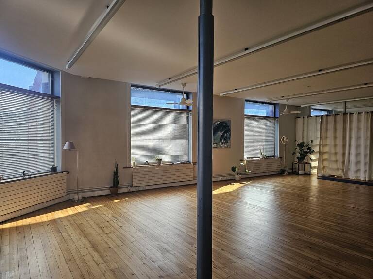 Local commercial — photo 1