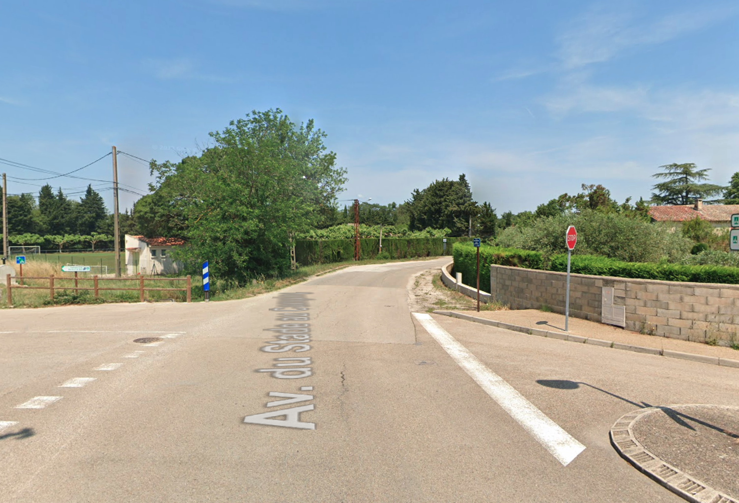 VENTE PARKING EXTÉRIEUR - SAINT-ÉTIENNE-DU-GRÈS (13) — photo 1