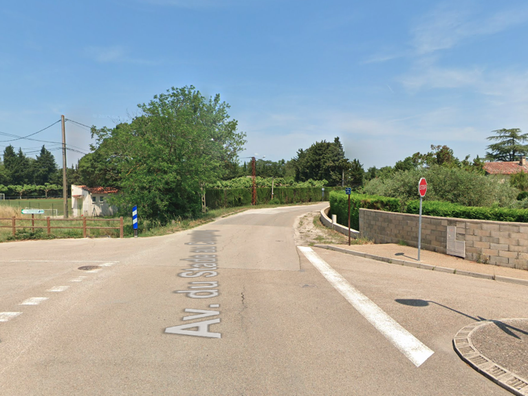 VENTE PARKING EXTÉRIEUR - SAINT-ÉTIENNE-DU-GRÈS (13) — photo 1