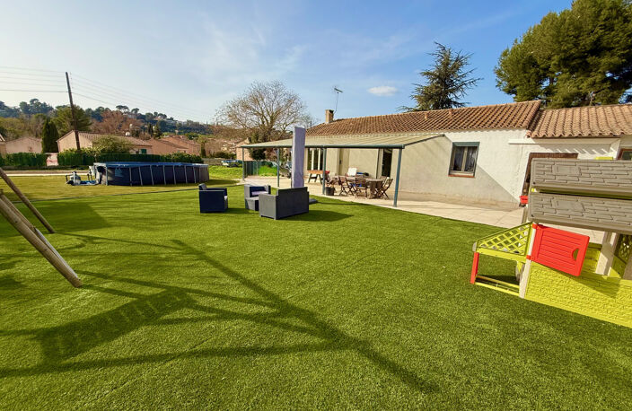 Belle maison de plain-pied de 105m2, garage double, boulodrome et piscine hors-sol — photo 3