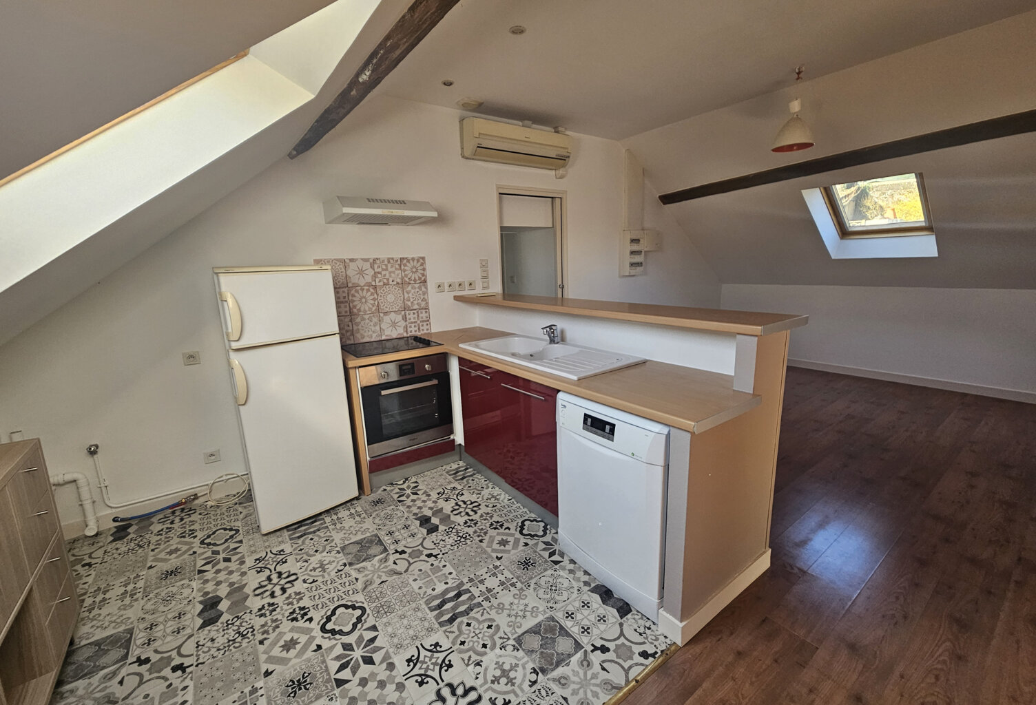 Poitiers, Appartement de type 3 avec place de parking — photo 1
