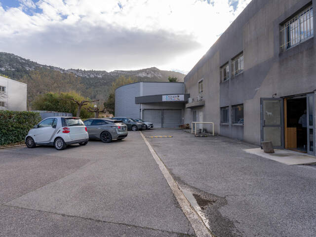 SHOWROOM 133 — photo du bien