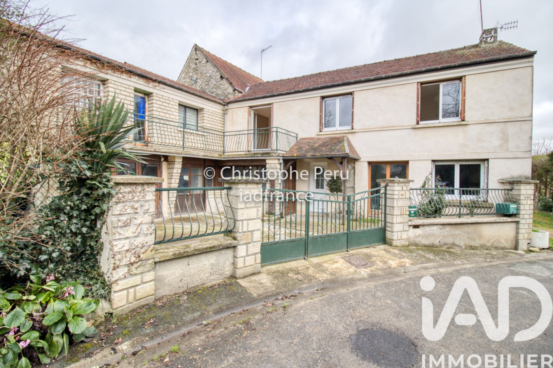 Magny-en-Vexin - 188m² - 9p. - 6ch.