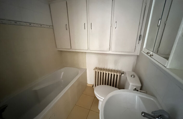 A VENDRE AIX LES BAINS T3 BEL ANCIEN — photo 3
