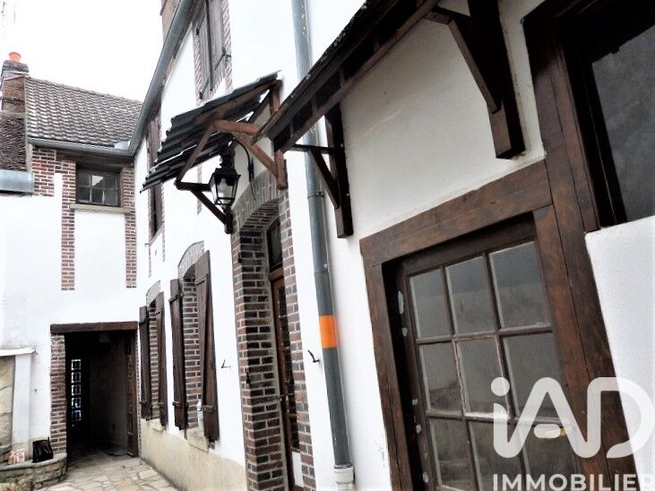 Villeneuve-Sur-Yonne - 155m² - 7p. - 4ch.