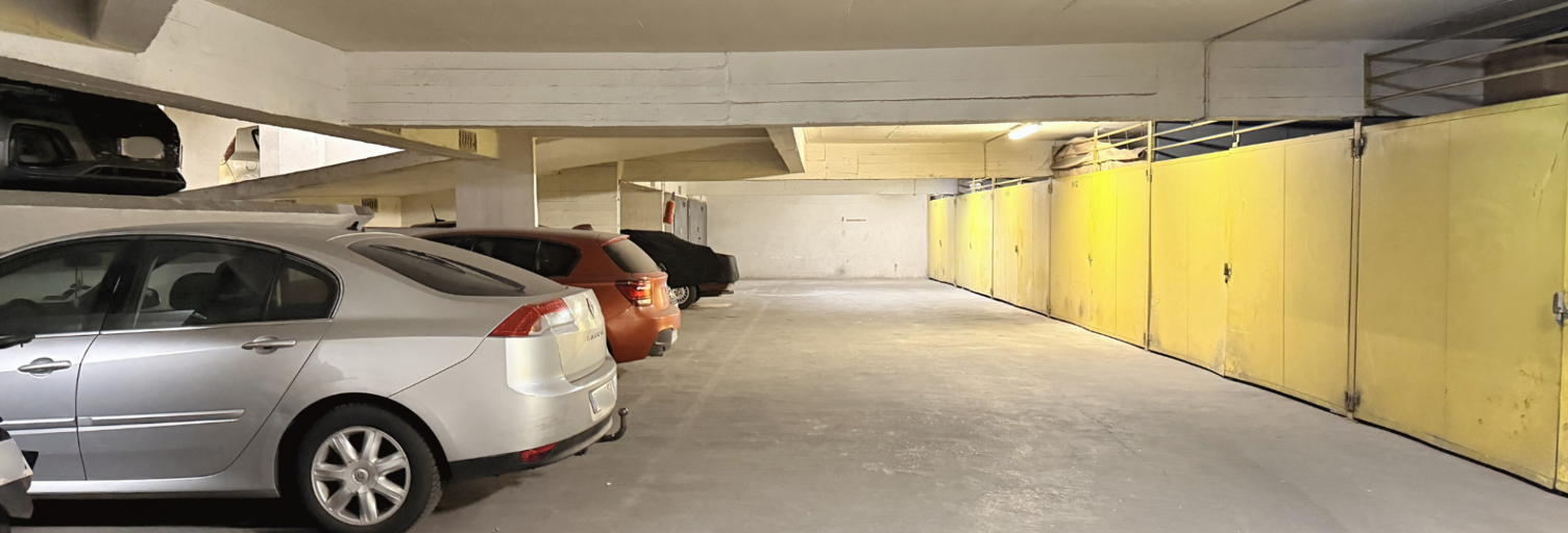 Garage  300 m² à vendre à Paris 18 (75018)