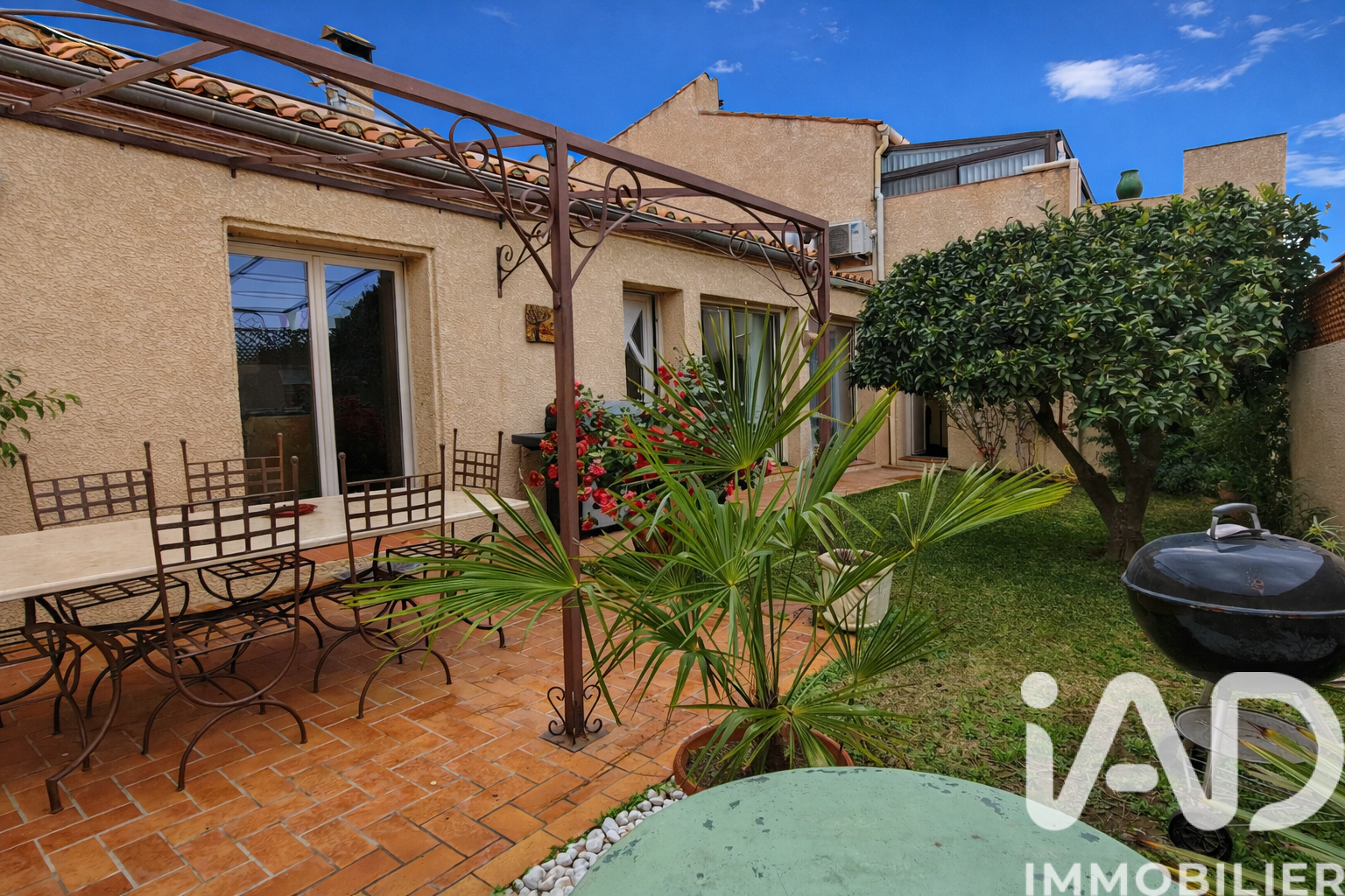 Villelongue-De-La-Salanque - 217m² - 7p. - 6ch.