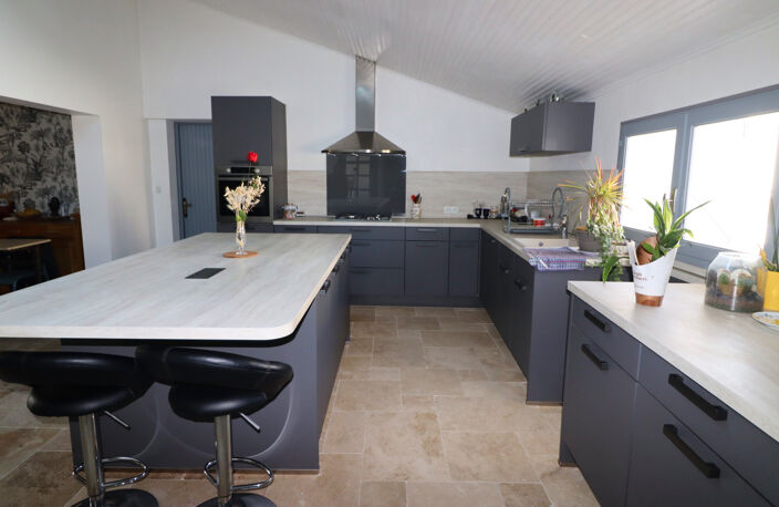 Maison, 10 pièces, surface de 247 m2  sur terrain de 15057 m — photo 3