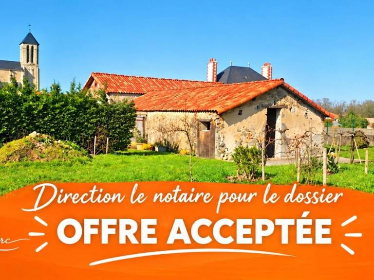   Corps de ferme en pierre 215 m² – Toitures neuves – Terrain 1 712 m² à St-Julien-des-Landes (85) — photo 1