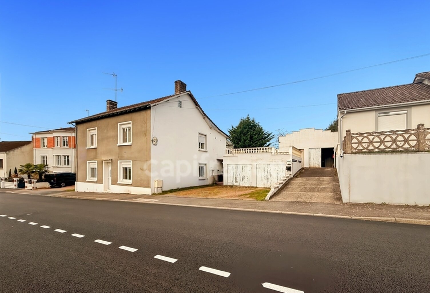 Immeuble à vendre LE CREUSOT (71) — photo 1