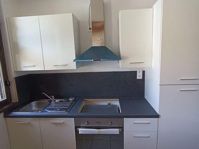 Maison 3 pièces 60 m2 rénovée dans le centre de CHATELDON (63290) - secteur calme — photo du bien