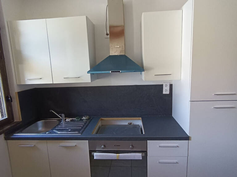 Maison 3 pièces 60 m2 rénovée dans le centre de CHATELDON (63290) - secteur calme — photo 1