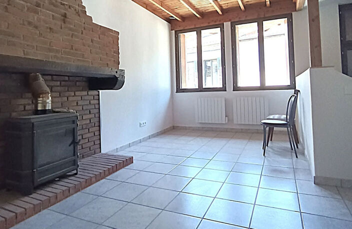 Maison de bourg rénovée - 3 pièces - secteur calme - CHATELDON (63290) — photo 2