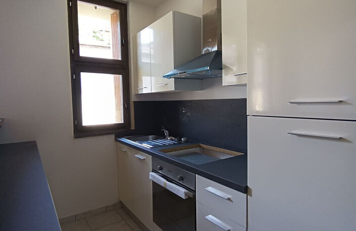 Maison de bourg rénovée - 3 pièces - secteur calme - CHATELDON (63290) — photo 3