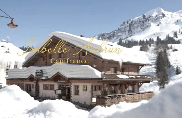 À VENDRE – MURS COMMERCIAUX D’HÔTEL 3★ – EMPLACEMENT PREMIUM AU PIED DES PISTES – ALPES — photo 2