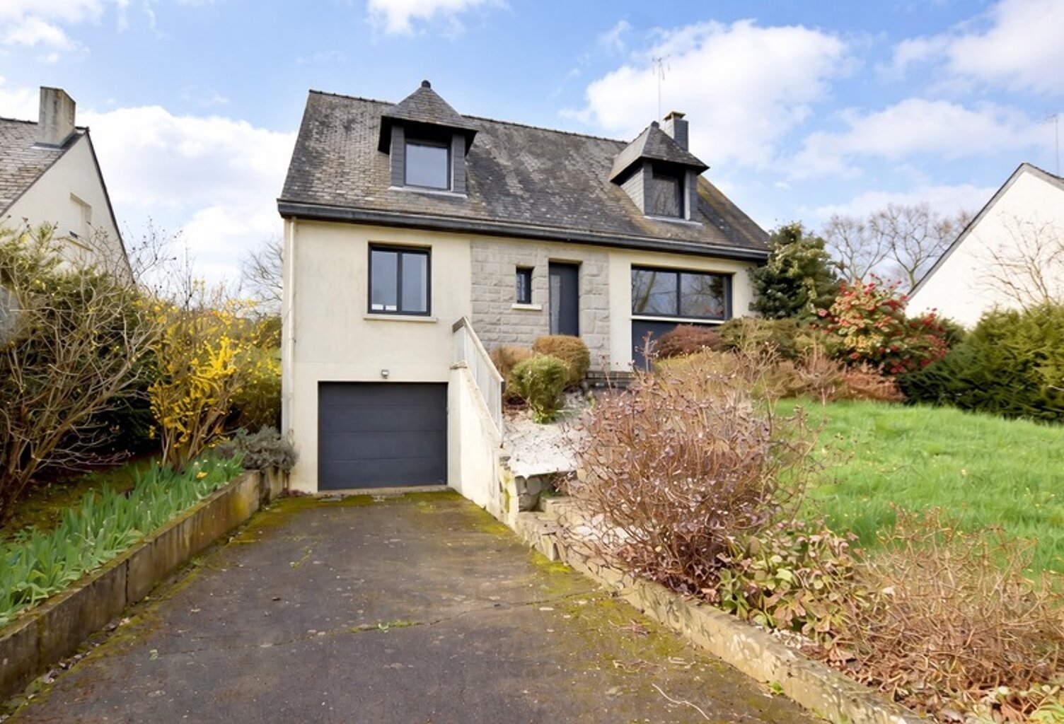 Maison familiale rénovée – 135 m² – 6 chambres – sous-sol complet – terrain 747 m² — photo 1