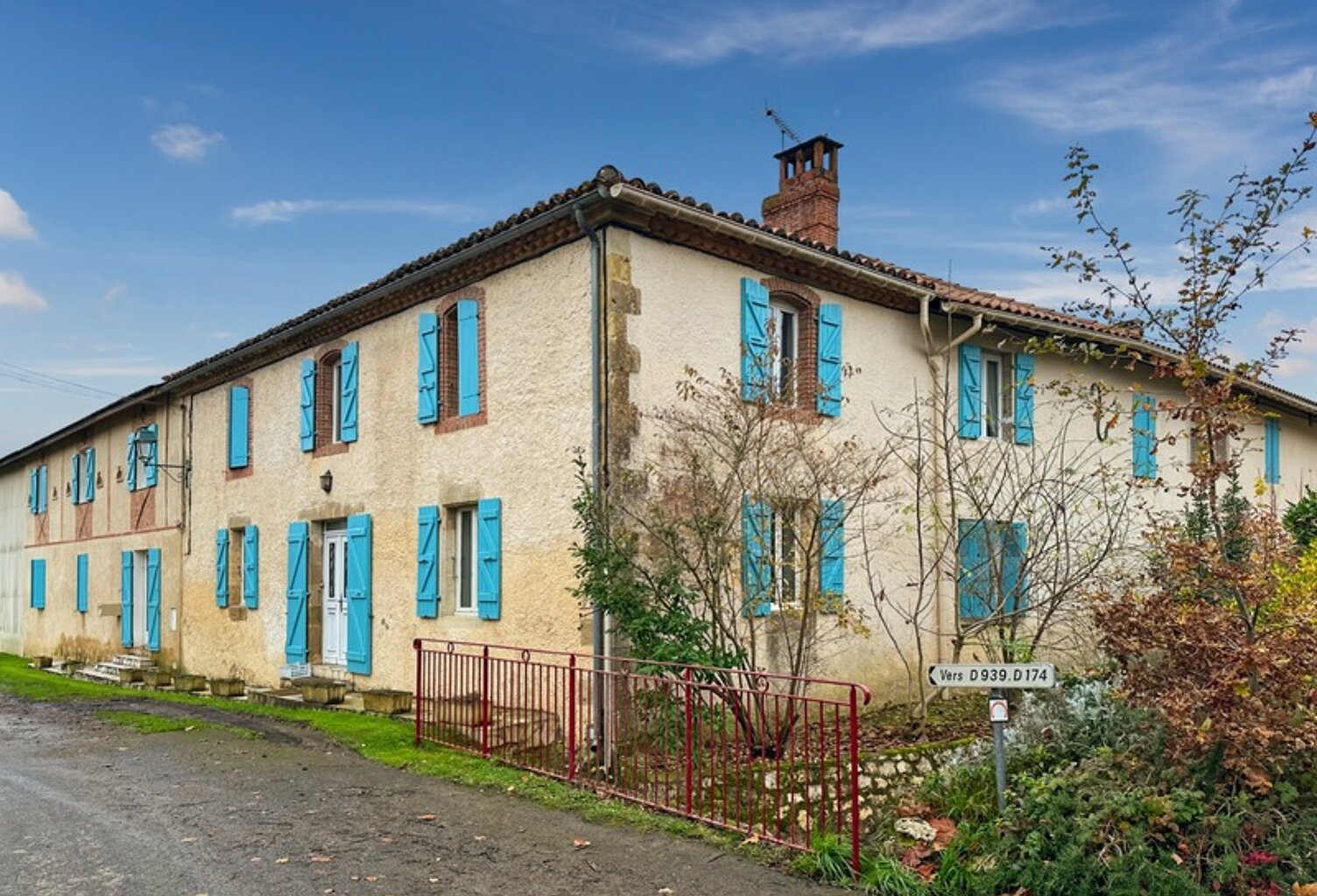 Immeuble de rapport - 580 m2 - RIGUEPEU - 4 logements avec jardin — photo 1