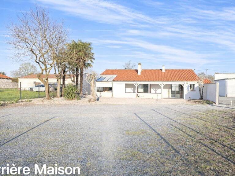 Maison Charron 5 pièce(s) 145 m²  jardin 760 m2 — photo 1