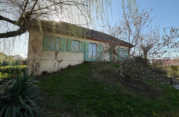 Joli pavillon sur sous sol dans un quartier calme de Sermoise sur Loire — photo 2