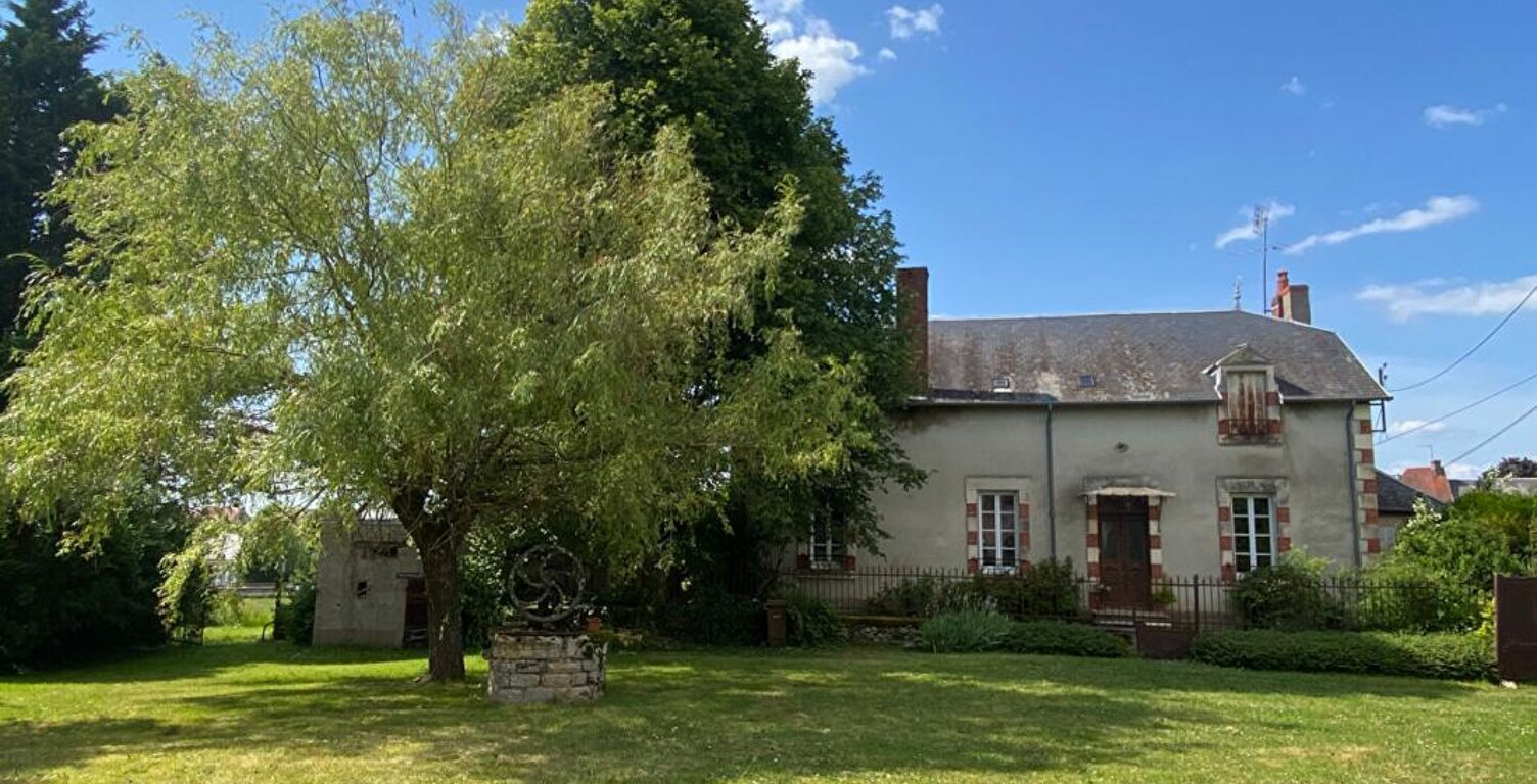 Belle propriété ancienne avec garages et grand terrain - Secteur calme — photo 1