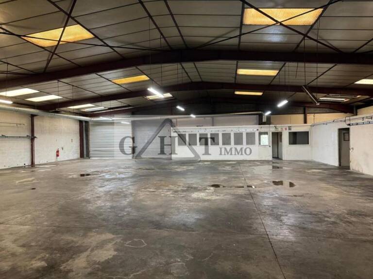 Entrepot indépendant 700 m2 a louer Thorigny sur Marne — photo 1